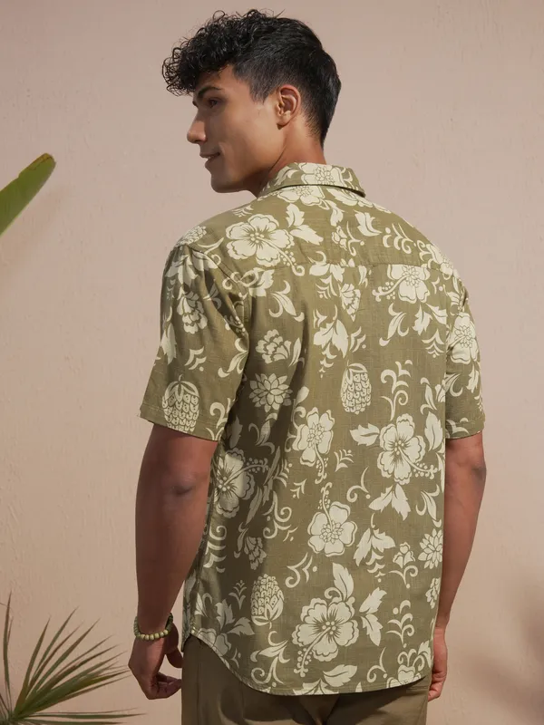 Highlander Men Olive Printed Relaxed Fit Casual Shirt