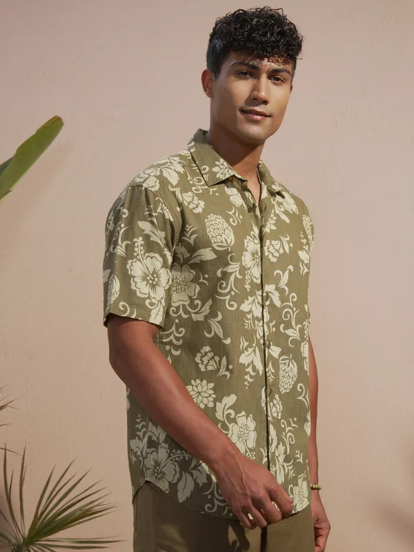 Highlander Men Olive Printed Relaxed Fit Casual Shirt