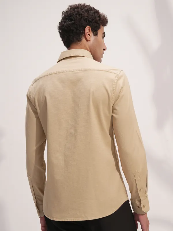 Highlander Men Beige Solid Slim Fit Casual Shirt