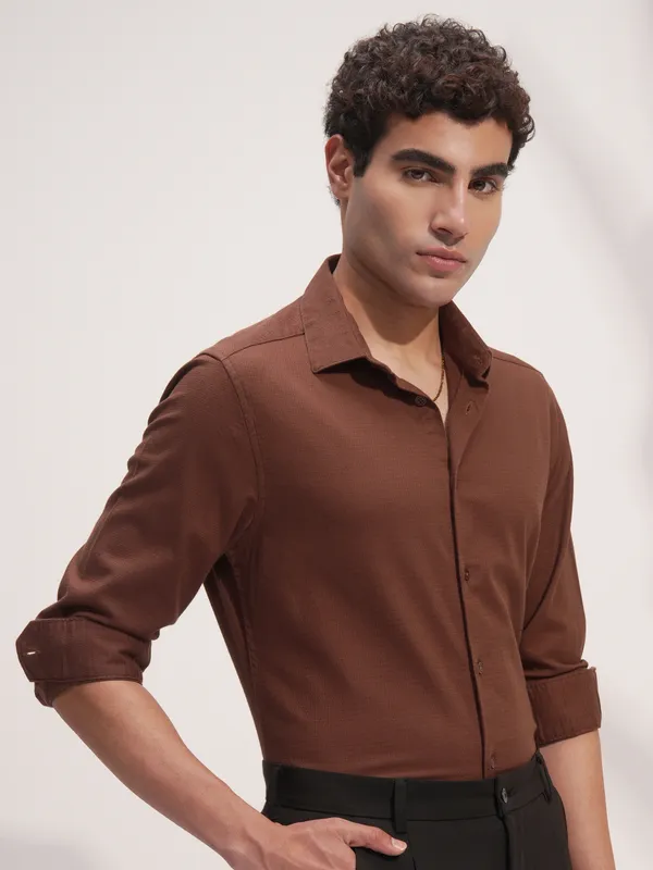 Highlander Men Brown Solid Slim Fit Casual Shirt