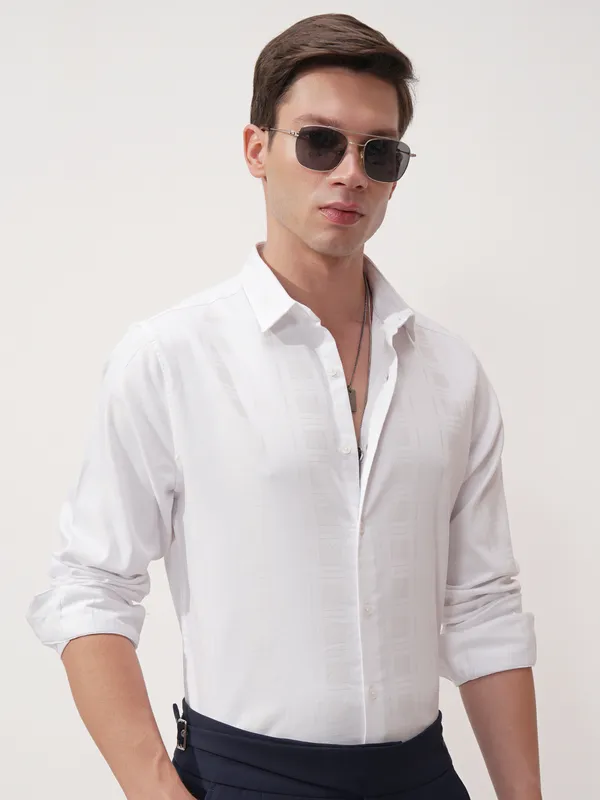 Highlander Men White Self Design Slim Fit Casual Shirt