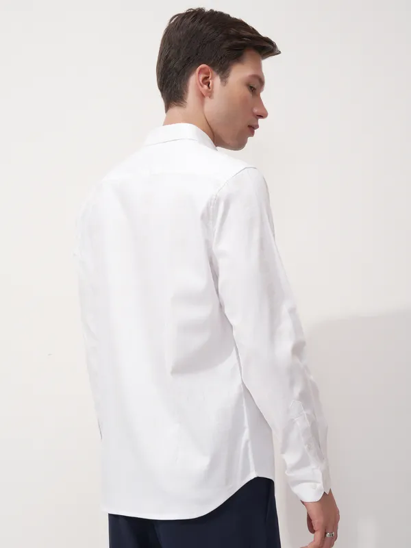 Highlander Men White Self Design Slim Fit Casual Shirt