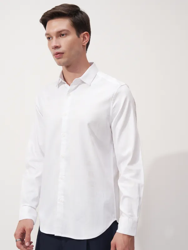 Highlander Men White Self Design Slim Fit Casual Shirt