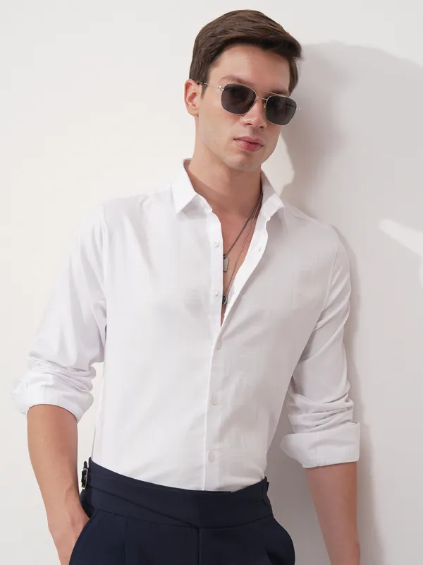 Highlander Men White Self Design Slim Fit Casual Shirt