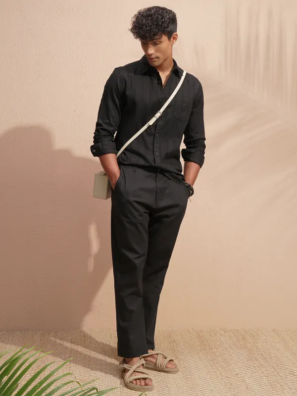 Highlander Men Black Striped Slim Fit Casual Shirt