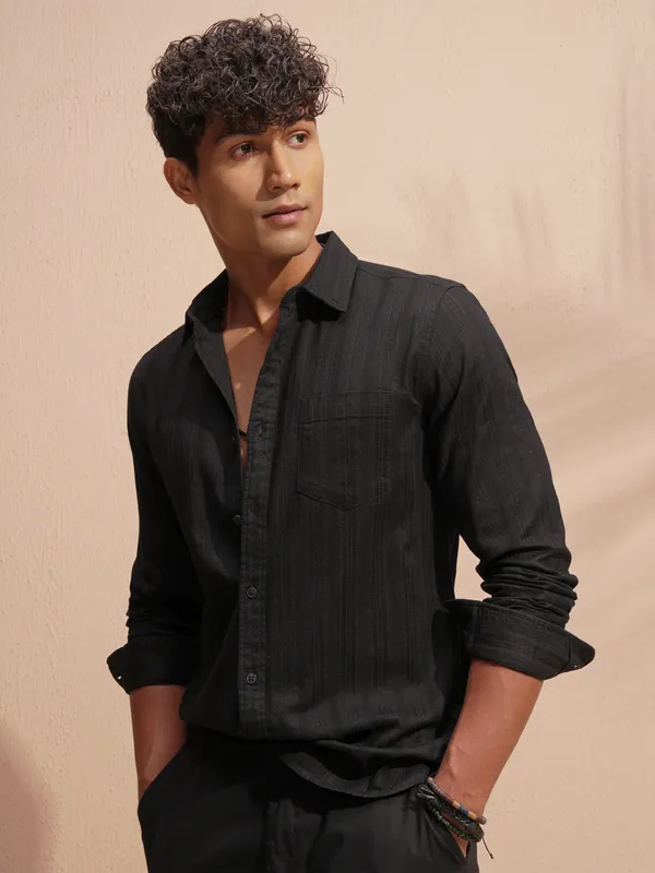 Highlander Men Black Striped Slim Fit Casual Shirt