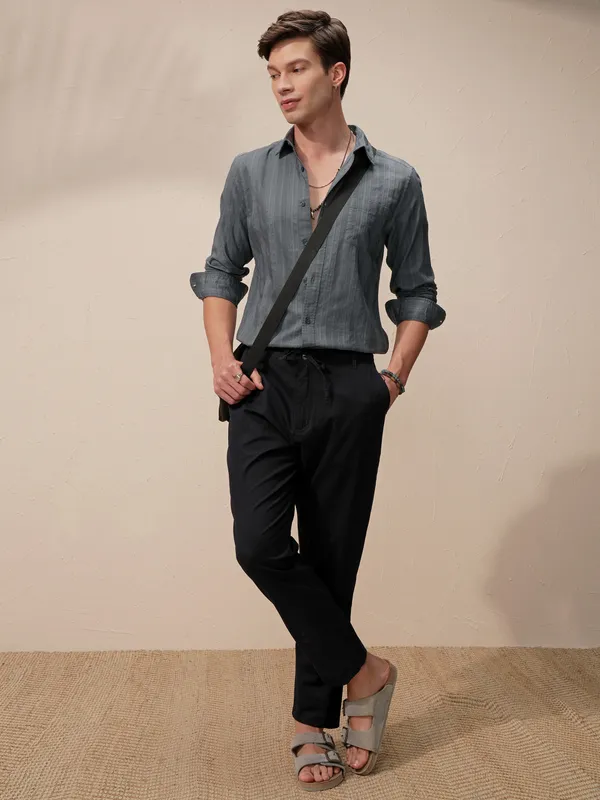 Highlander Men Grey Self Design Slim Fit Casual Shirt