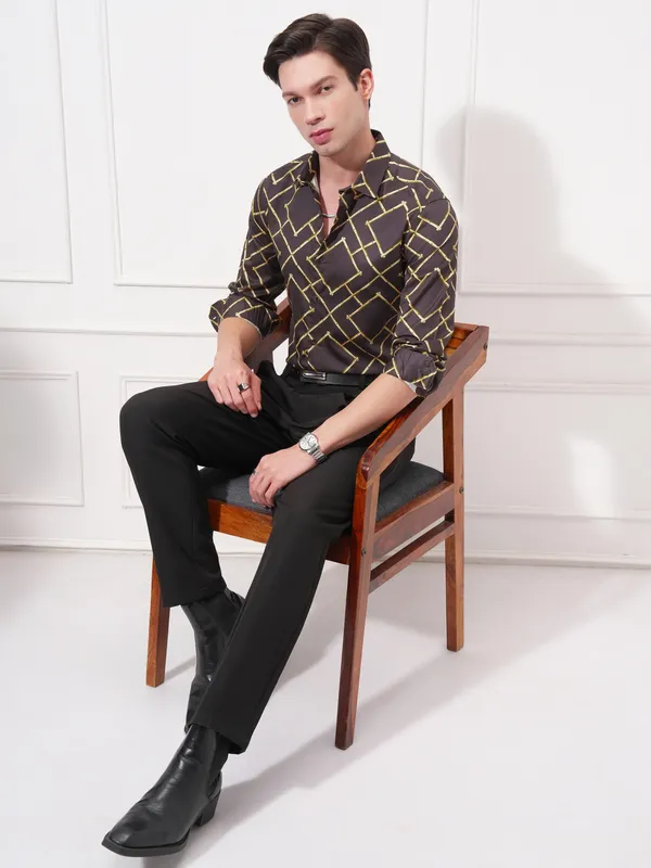 Highlander Men Brown Printed Slim Fit Casual Shirt