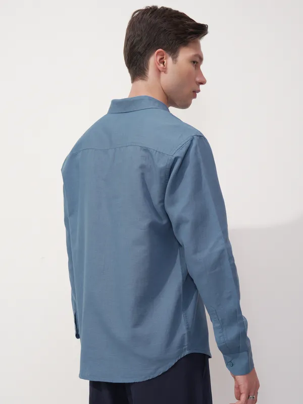Highlander Men Blue Solid Relaxed Fit Casual Shirt