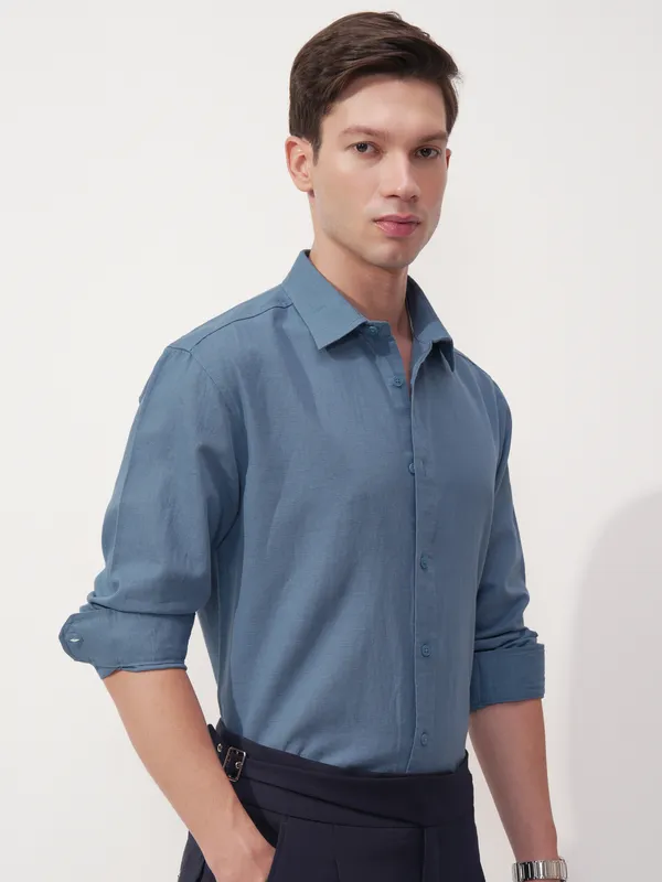 Highlander Men Blue Solid Relaxed Fit Casual Shirt
