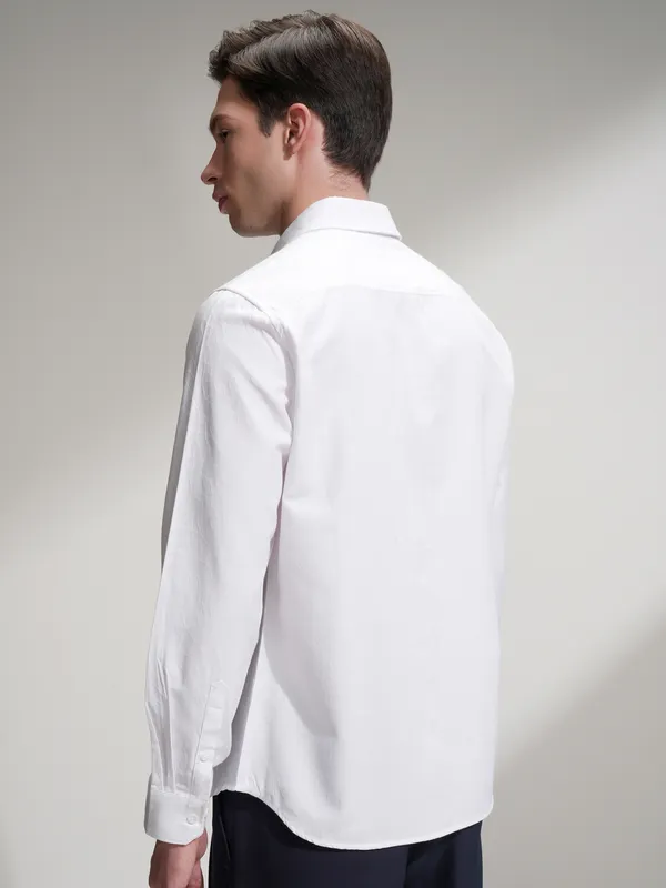 Highlander Men White Self Design Slim Fit Casual Shirt