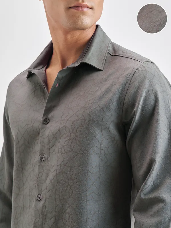Men Slim Fit Casual Shirt