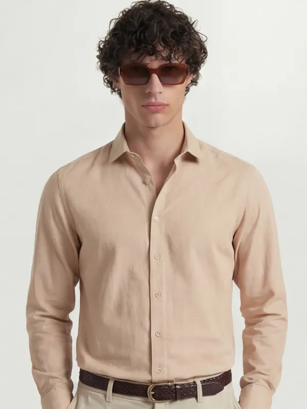 Highlander Men Peach Solid Slim Fit Casual Shirt