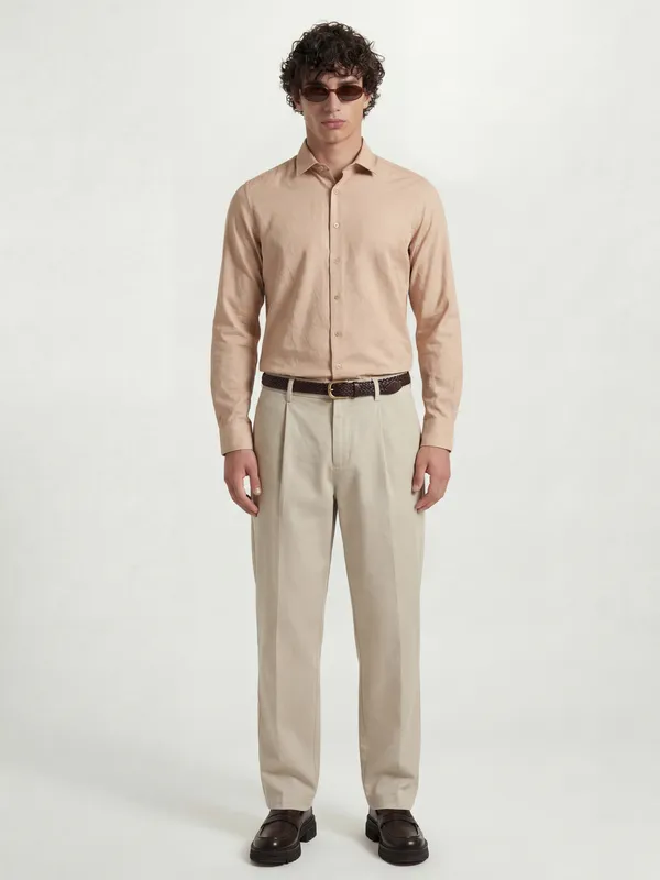 Highlander Men Peach Solid Slim Fit Casual Shirt