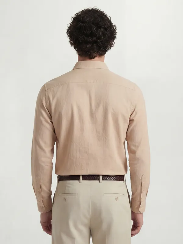 Highlander Men Peach Solid Slim Fit Casual Shirt