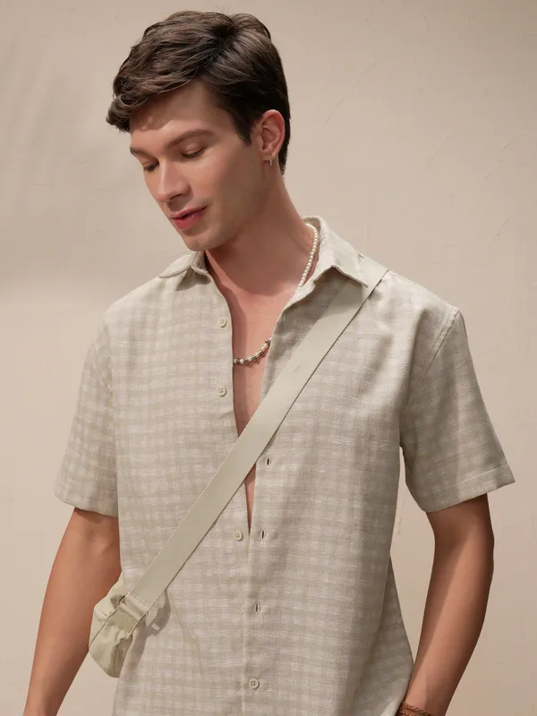 Highlander Men Beige Checked Relaxed Fit Casual Shirt