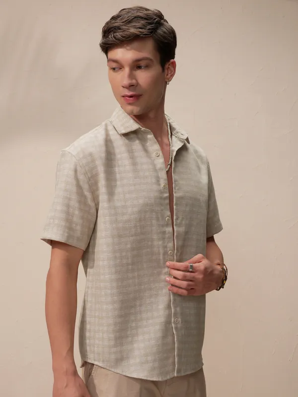 Highlander Men Beige Checked Relaxed Fit Casual Shirt
