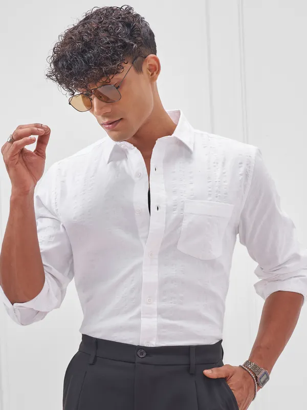 Highlander Men White Self Design Slim Fit Casual Shirt