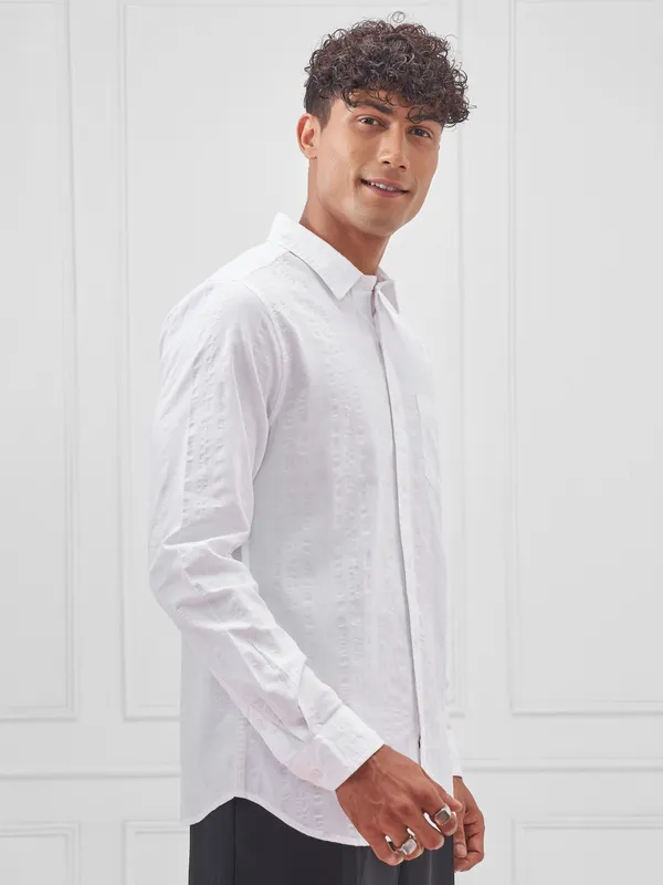 Highlander Men White Self Design Slim Fit Casual Shirt