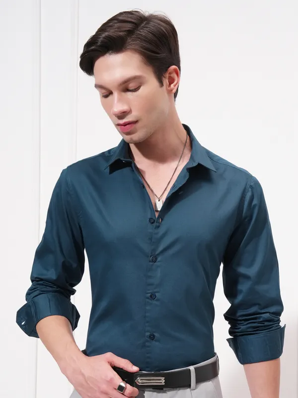 Highlander Men Teal Solid Slim Fit Casual Shirt