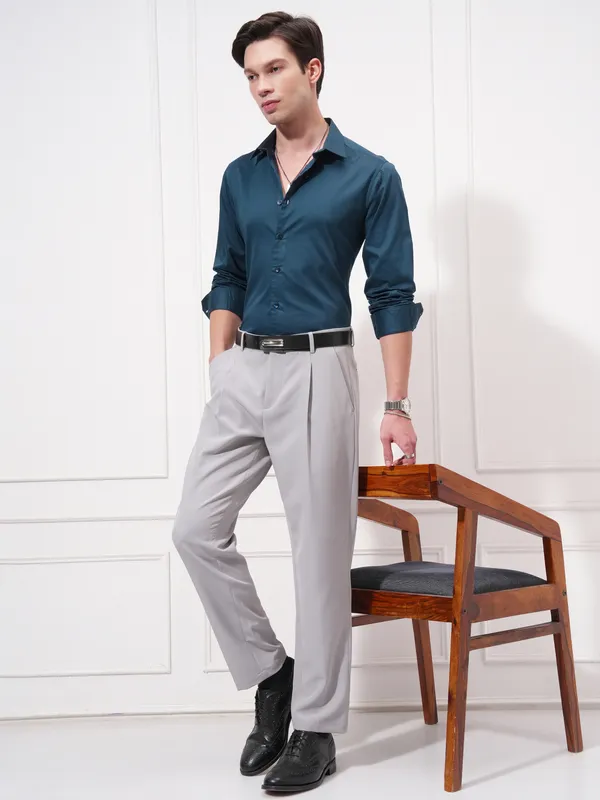 Highlander Men Teal Solid Slim Fit Casual Shirt