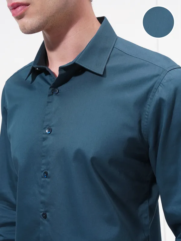 Highlander Men Teal Solid Slim Fit Casual Shirt