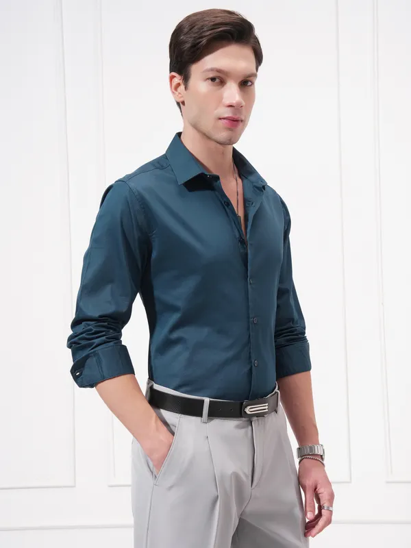 Highlander Men Teal Solid Slim Fit Casual Shirt