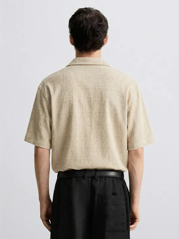 Highlander Men Cream Self Design Relaxed Fit Casual Shirt