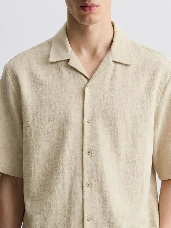 Highlander Men Cream Self Design Relaxed Fit Casual Shirt