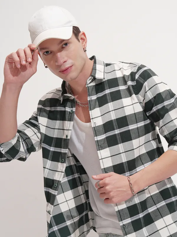 Highlander Men Green Checked Slim Fit Casual Shirt