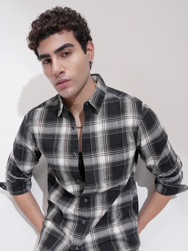 Highlander Men Black Checked Slim Fit Casual Shirt