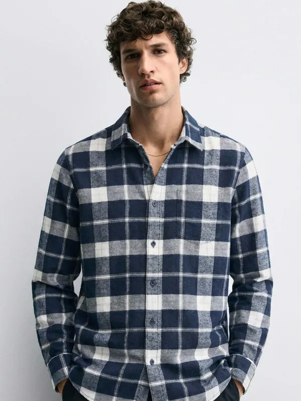 Highlander Men Navy Blue Checked Slim Fit Casual Shirt