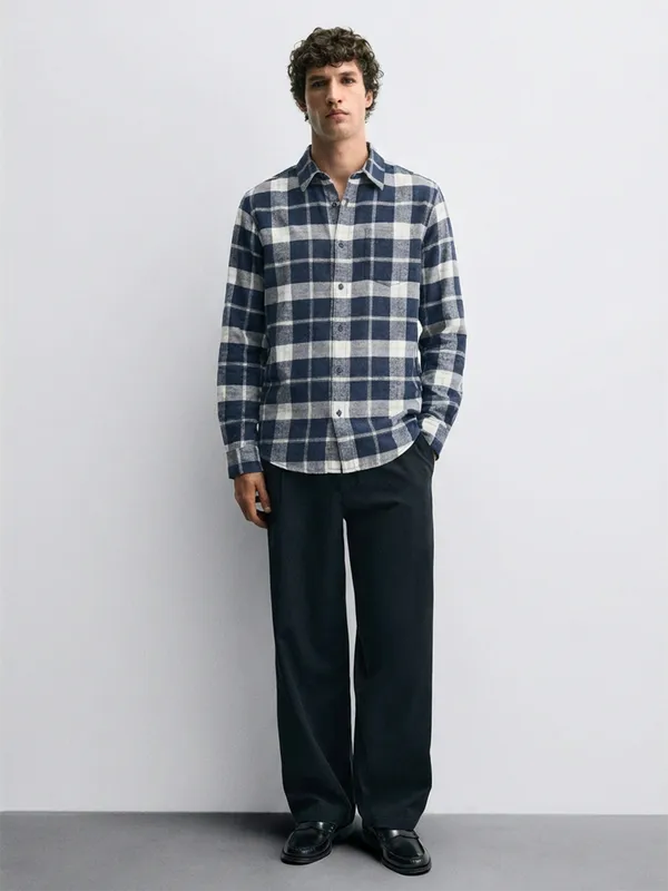 Highlander Men Navy Blue Checked Slim Fit Casual Shirt