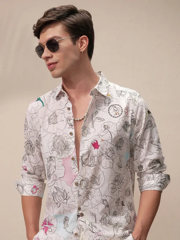 Highlander Men Cream Printed Slim Fit Casual Shirt