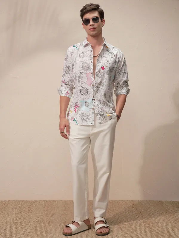 Highlander Men Cream Printed Slim Fit Casual Shirt