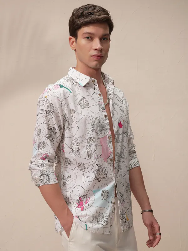 Highlander Men Cream Printed Slim Fit Casual Shirt