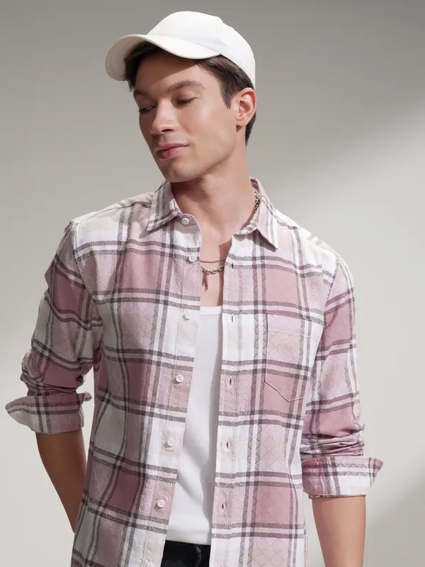 Highlander Men Pink Checked Slim Fit Casual Shirt