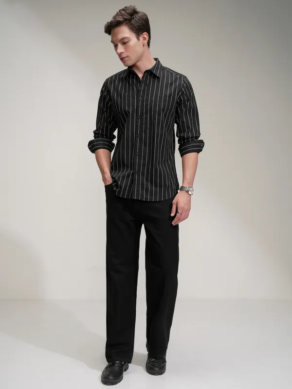 Highlander Men Black Striped Slim Fit Casual Shirt