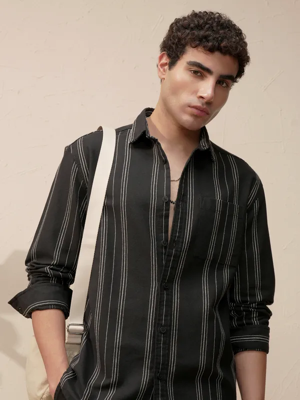Highlander Men Black Striped Relaxed Fit Casual Shirt