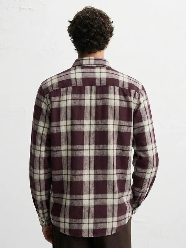 Highlander Men Burgundy Checked Slim Fit Casual Shirt