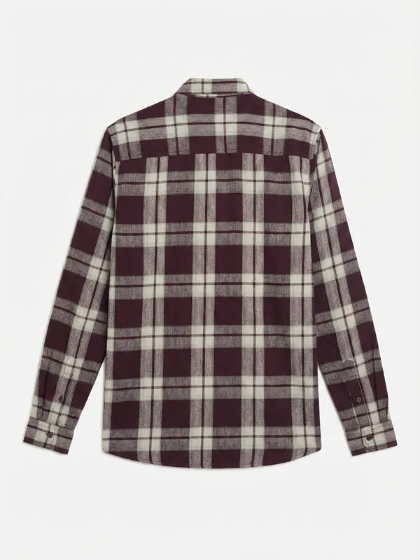 Highlander Men Burgundy Checked Slim Fit Casual Shirt