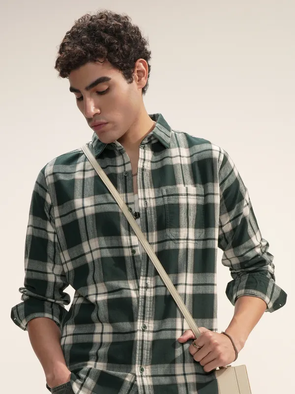 Highlander Men Green Checked Slim Fit Casual Shirt