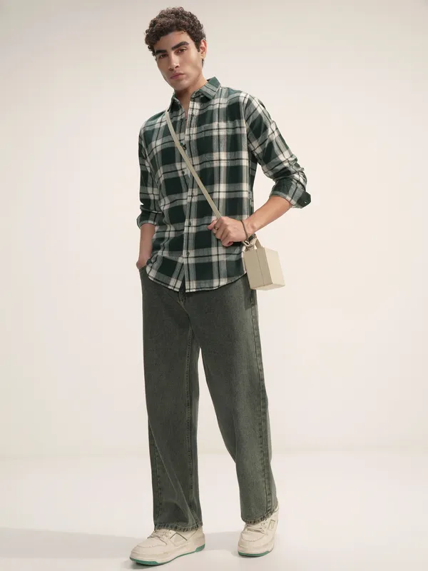 Highlander Men Green Checked Slim Fit Casual Shirt