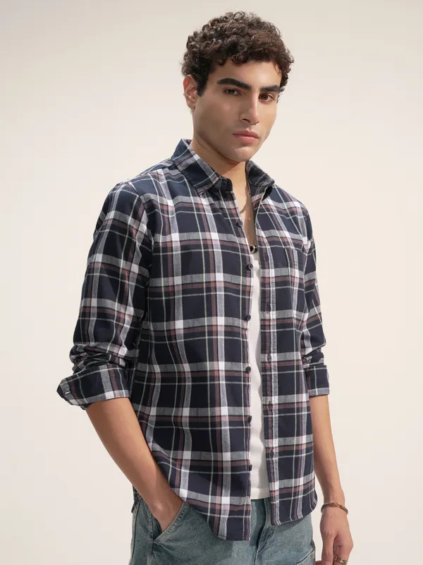 Highlander Men Navy Blue Checked Slim Fit Casual Shirt