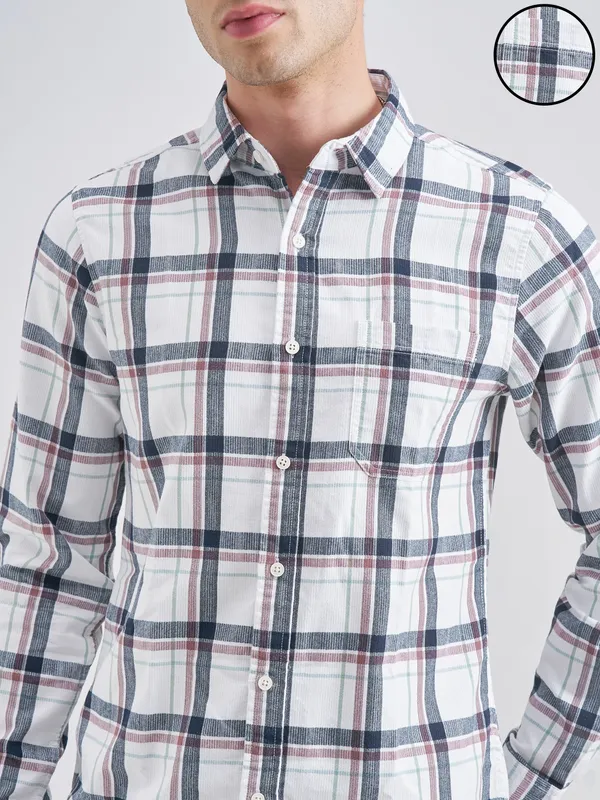 Highlander Men White Checked Slim Fit Casual Shirt