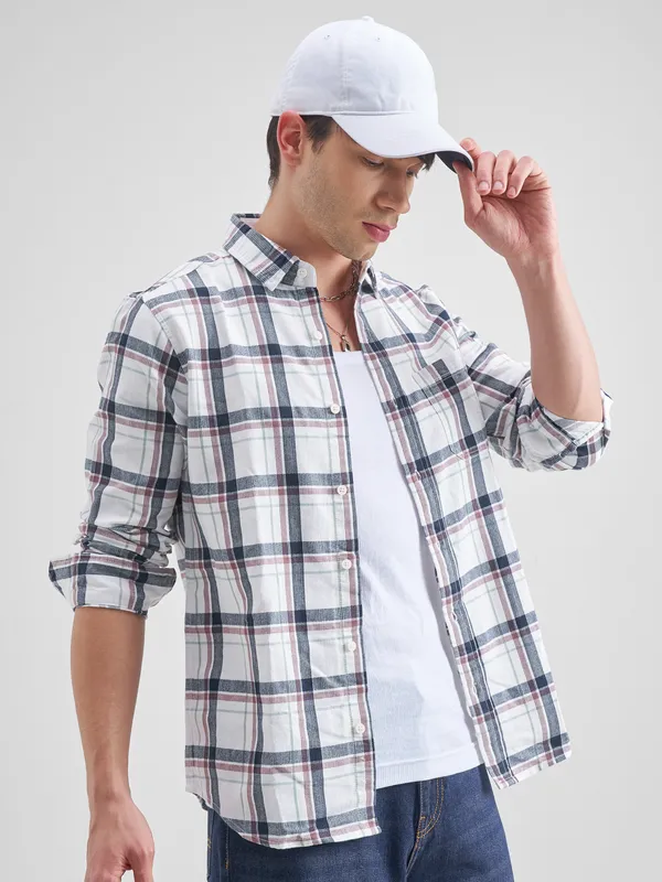 Highlander Men White Checked Slim Fit Casual Shirt