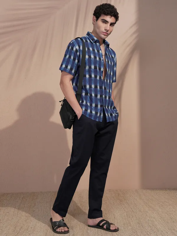 Highlander Men Blue Checked Relaxed Fit Casual Shirt