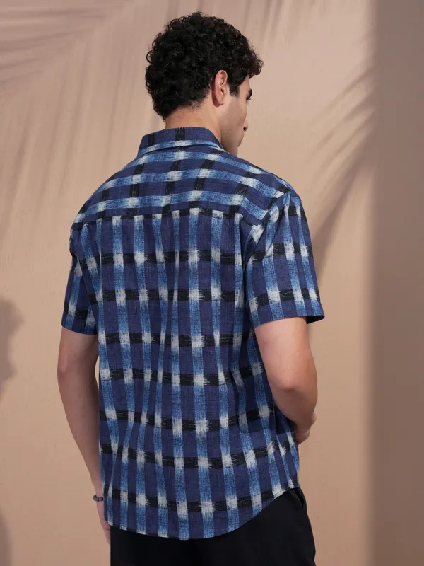 Highlander Men Blue Checked Relaxed Fit Casual Shirt