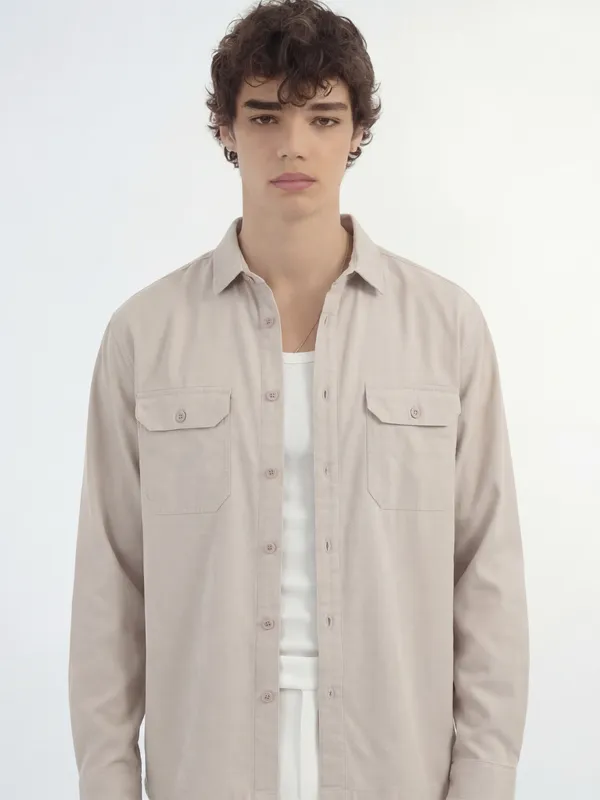 Highlander Men Cream Solid Relaxed Fit Casual Shirt