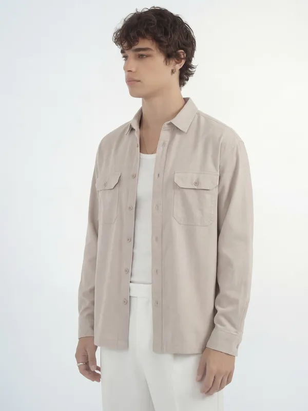 Highlander Men Cream Solid Relaxed Fit Casual Shirt